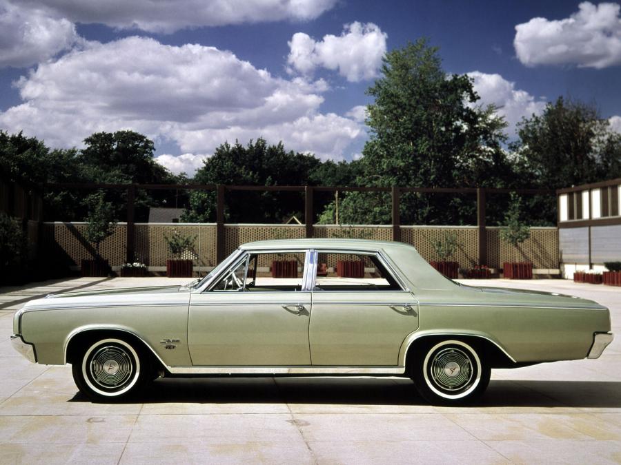  Oldsmobile F-85 Deluxe Sedan 1964 года  (фото 1 из 2)